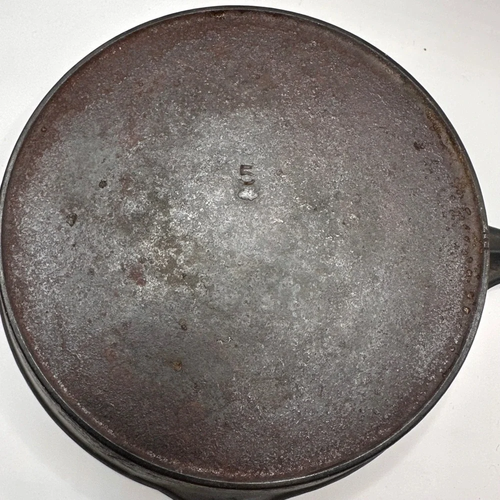 Vintage Unmarked Cast Iron Skillet No 5 8 Inch Frying Pan with Heat Ring Rust